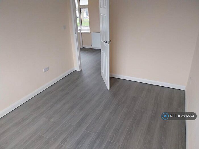 3 Bedroom Semi Detached House To Rent In Poynters Road, Dunstable, LU5