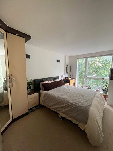 1 Bedroom Flat To Rent In Peckham Grove, London, SE15