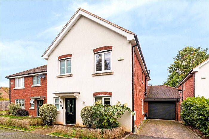 3 Bedroom Semi Detached House For Sale In Hersham Road, Hersham, KT12