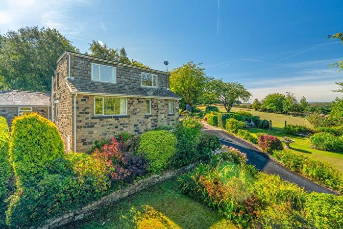 4 Bedroom Detached House For Sale In Hill Top Road, Hainworth, Keighley, BD21