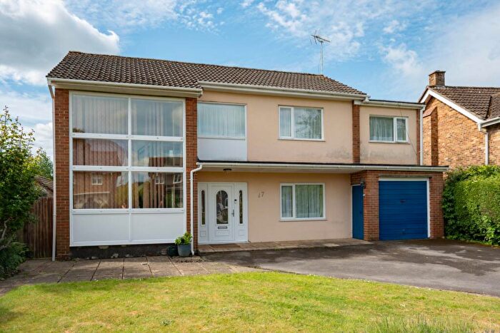 4 Bedroom Detached House For Sale In Blunts Way, Horsham, RH12