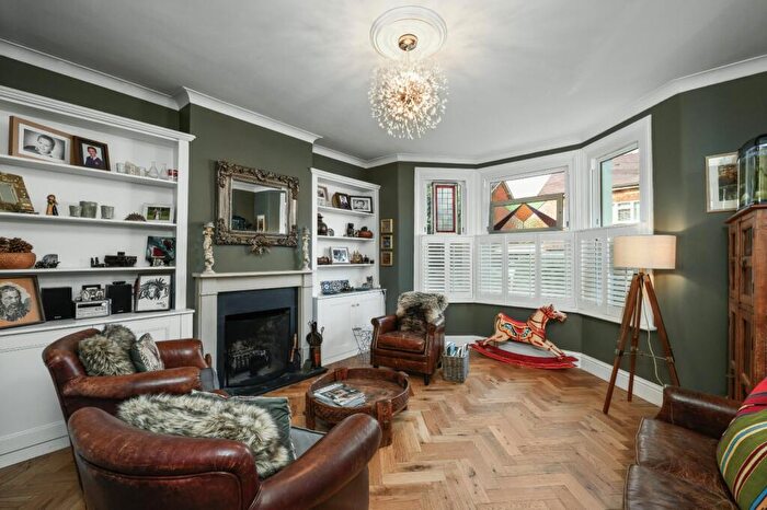 5 Bedroom Semi-Detached House For Sale In Chapel Avenue, Addlestone, Surrey, KT15