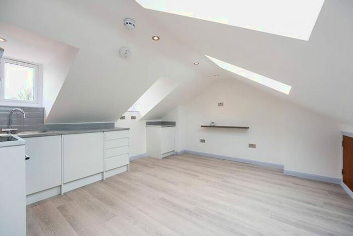 Studio To Rent In Croydon Road, Penge, London, SE20