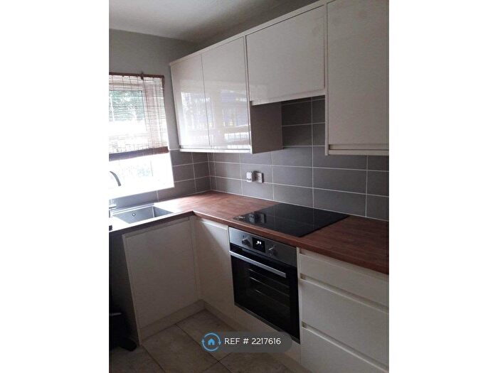 1 Bedroom Flat To Rent In Chalet Court, Bordon, GU35
