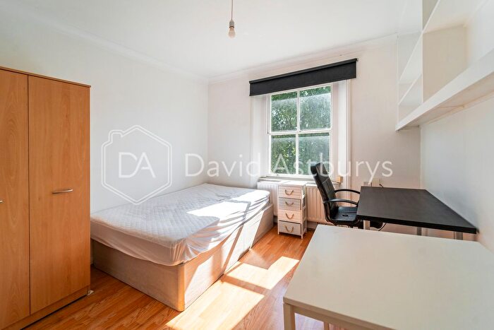 3 Bedroom Flat To Rent In Oakley Square, Camden Town, London, NW1