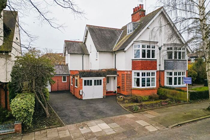 4 Bedroom Semi Detached House For Sale In Dovedale Road, Stoneygate, LE2