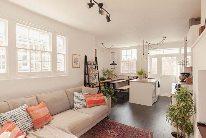 2 Bedroom Flat For Sale In Kenbury Street, Camberwell, SE5