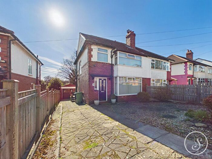 4 Bedroom Semi Detached House For Sale In Stainburn Road, Leeds, LS17