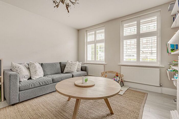 3 Bedroom Flat To Rent In Richmond Hill Court, Richmond, TW10