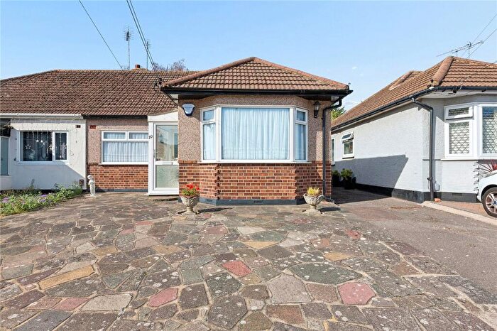3 Bedroom Bungalow For Sale In Carruthers Close, Wickford, Essex, SS11
