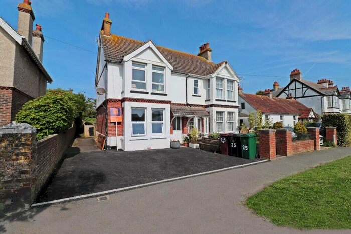 1 Bedroom Flat To Rent In Manor Road, PO20