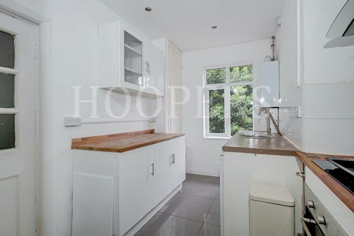 2 Bedroom Flat For Sale In Longstone Avenue, London, NW10