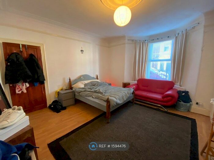 2 Bedroom Flat To Rent In Fenham, Newcastle Upon Tyne, NE4