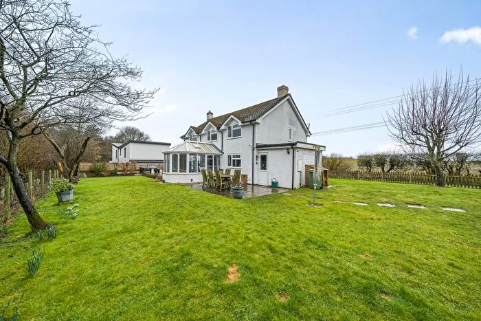 4 Bedroom Detached House For Sale In Chieveley, Berkshire, RG20