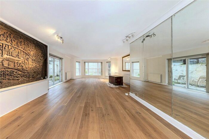 2 Bedroom Flat To Rent In Holland Park Avenue, London, W11