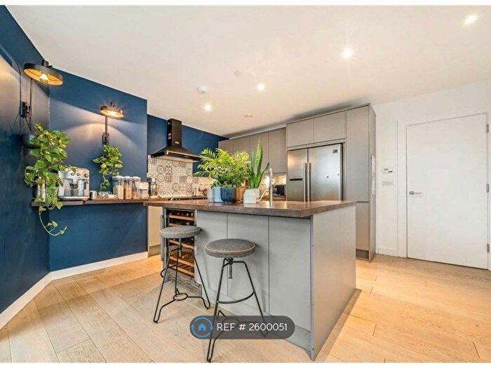 3 Bedroom Flat To Rent In River Gardens Walk, London, SE10