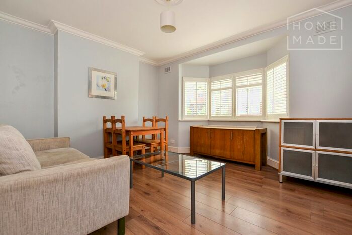 3 Bedroom Flat To Rent In North End Road, Golders Green, NW11