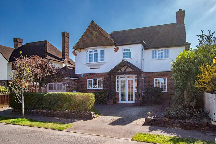 5 Bedroom Detached House To Rent In Hayes Hill, Bromley, BR2