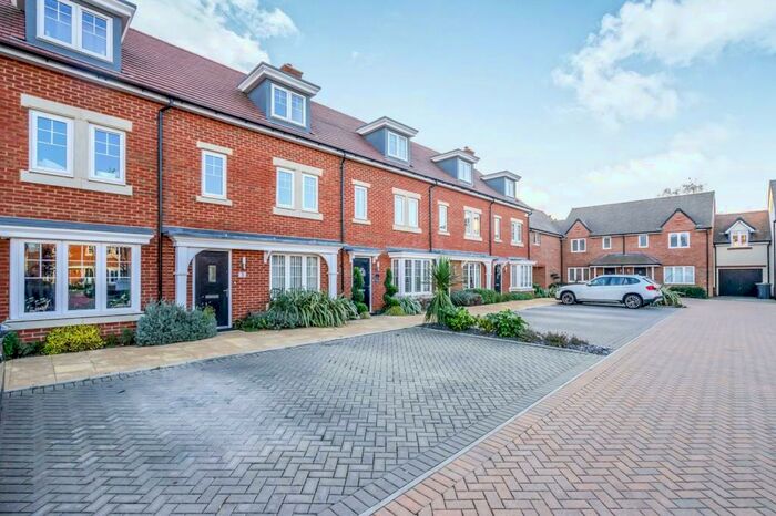 3 Bedroom Town House To Rent In Field Place, Havant, PO9