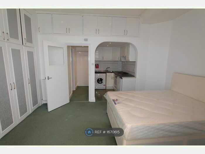 Studio To Rent In Belsize Park, London, NW3