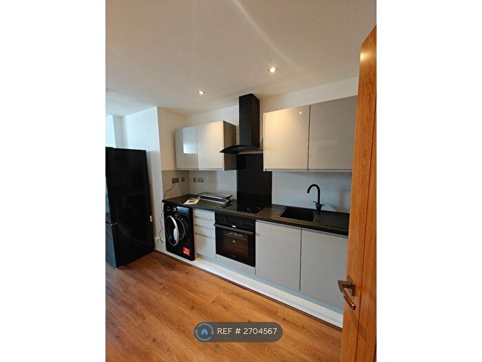 1 Bedroom Flat To Rent In Quarry Court, Morley, Leeds, LS27