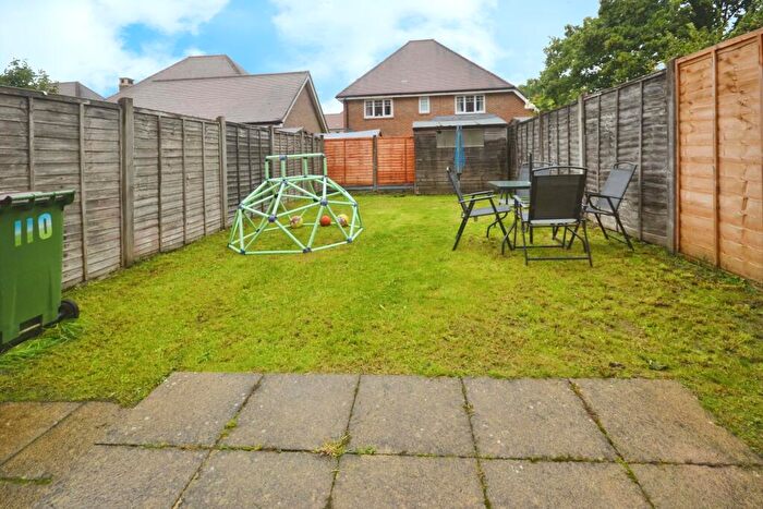 2 Bedroom End Of Terrace House For Sale In Beeches Way, Faygate, RH12