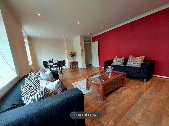 3 Bedroom Flat To Rent In Acorn Walk, London, SE16