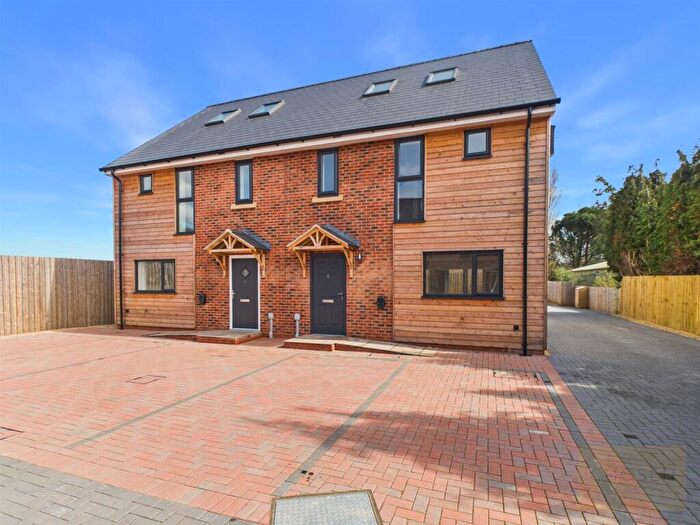 4 Bedroom Semi Detached House To Rent In Redwing Gate, Goldfinch Edge, Cam, GL11