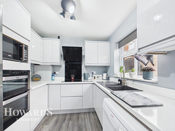 4 Bedroom Detached House For Sale In Brook Close, Carlton Colville, NR33