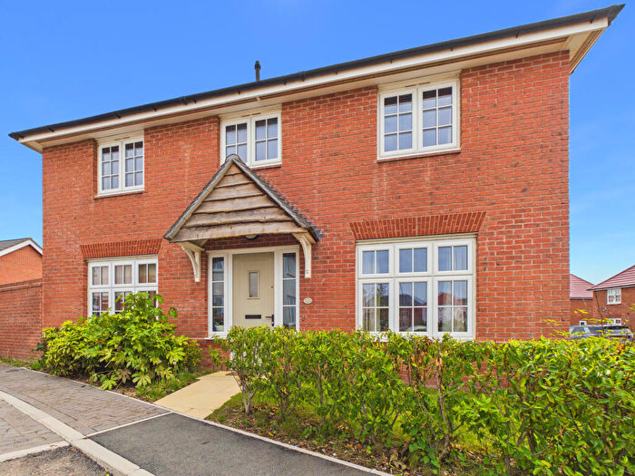 3 Bedroom Detached House For Sale In Teasel Grove, Mickleover, DE3