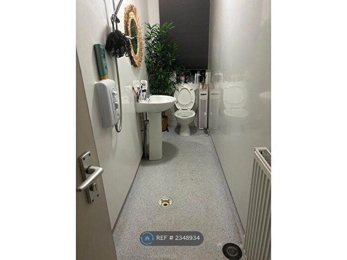 1 Bedroom Flat To Rent In Newlands Road, Glasgow, G44