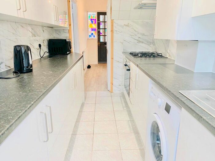 3 Bedroom Semi-Detached House To Rent In Chigwell Road, London, IG8