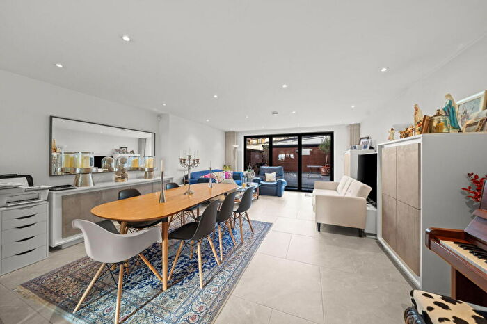 3 Bedroom Terraced House For Sale In Palermo Road, London, NW10