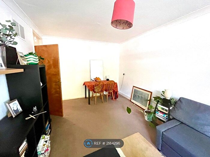 1 Bedroom Flat To Rent In Sutherland Grove, Teddington, TW11