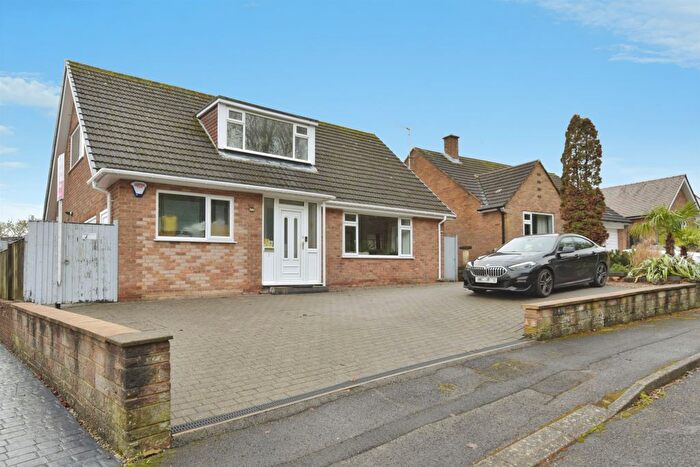 4 Bedroom Detached Bungalow For Sale In Woodside Close, Chesterfield, S40