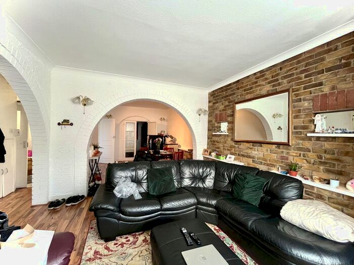 1 Bedroom Flat To Rent In Mayfair Gardens, London, N17