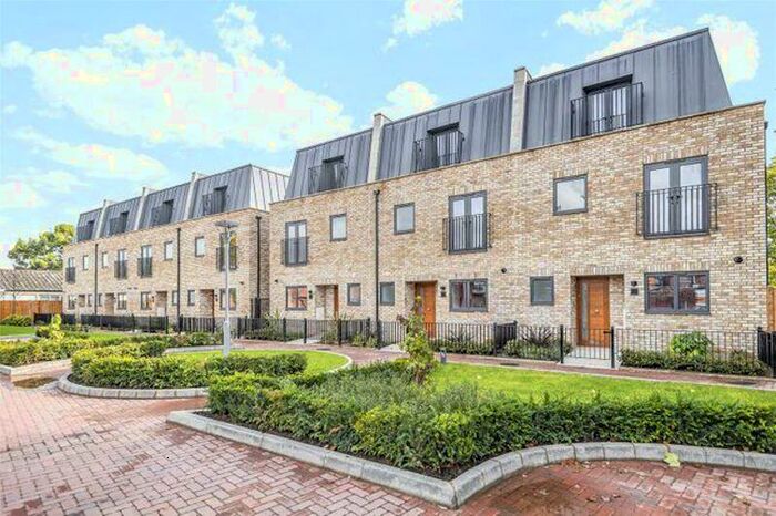 4 Bedroom Terraced House To Rent In Mews Close, Harrow View, HA1