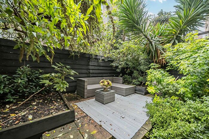 1 Bedroom Flat To Rent In Comeragh Road, Barons Court, London, W14