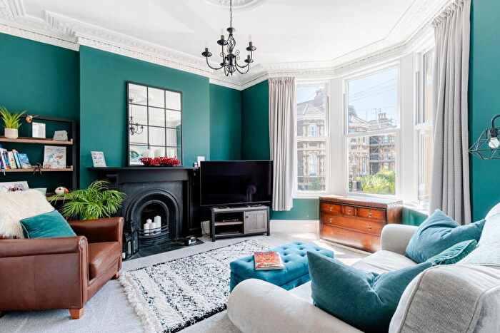 3 Bedroom Maisonette For Sale In Cowper Road, Redland, Bristol, BS6