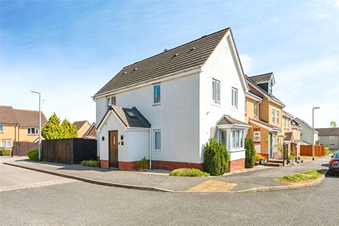 3 Bedroom End Of Terrace House For Sale In Claridge Close, Leighton Buzzard, Bedfordshire, LU7