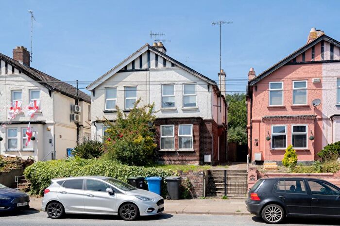 3 Bedroom Semi-Detached House For Sale In Wherstead Road, Ipswich, IP2