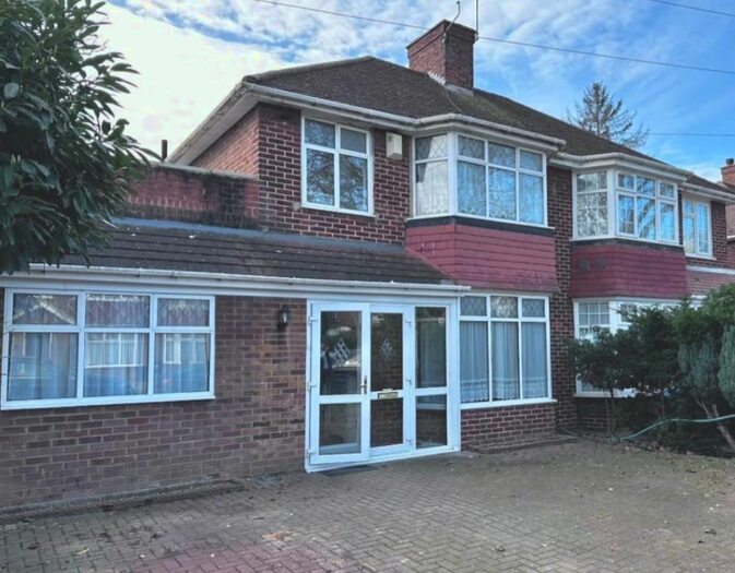 5 Bedroom Semi-Detached House To Rent In Firs Drive, Hounslow, TW5