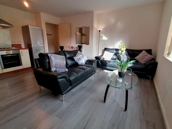 2 Bedroom Flat To Rent In City Point, Chapel Street, Salford, M3