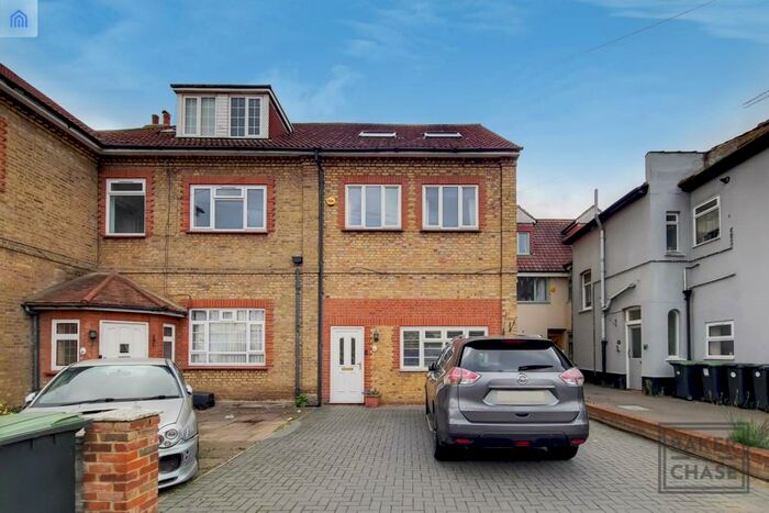 5 Bedroom Terraced House To Rent In St. Georges Road, Forty Hill, Enfield, EN1
