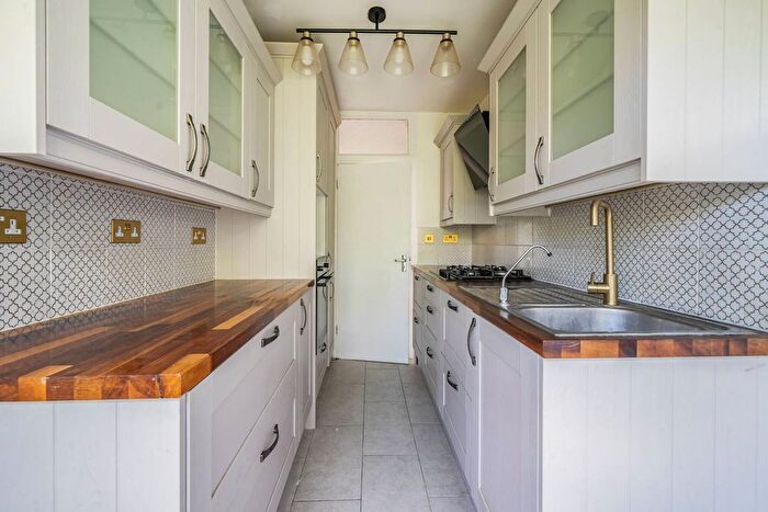 2 Bedroom Flat For Sale In Hill Court, Hanger Hill, London, W5