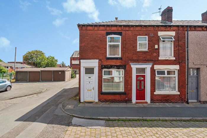 2 Bedroom End Of Terrace House For Sale In Crescent Avenue, Bolton, Greater Manchester, BL1