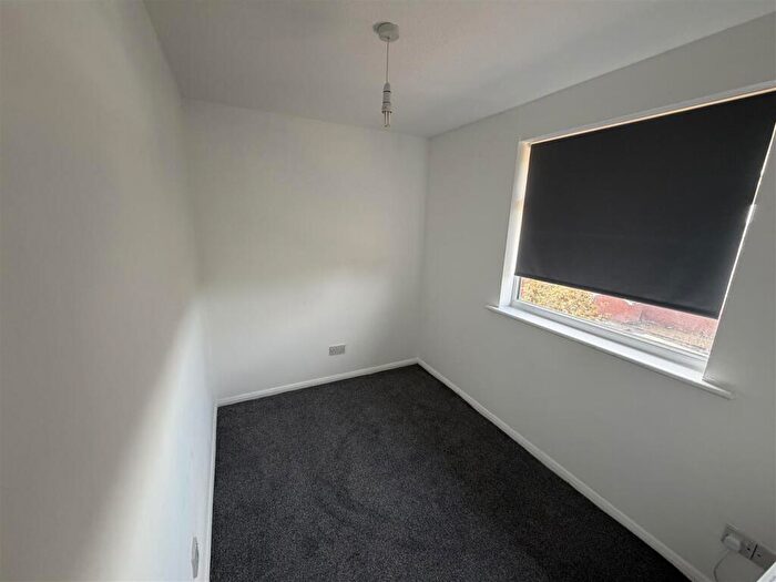 1 Bedroom Flat To Rent In Linnet Close, Edmonton, N9
