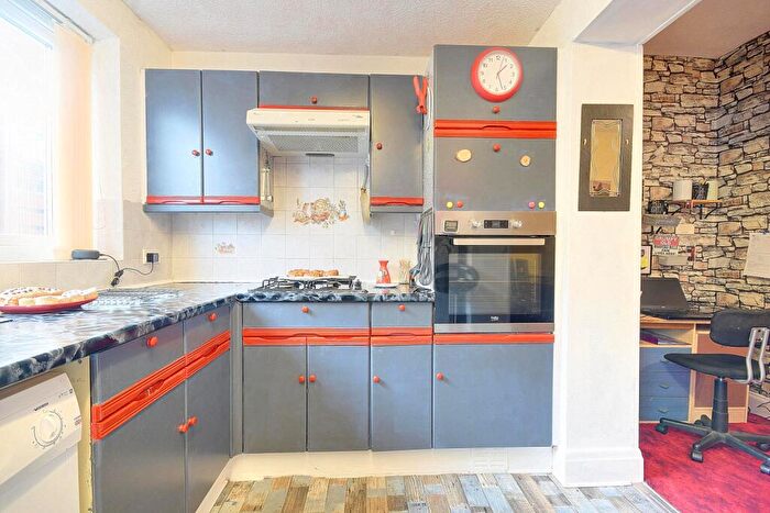 3 Bedroom End Of Terrace House For Sale In Lee Street, Brighouse, HD6