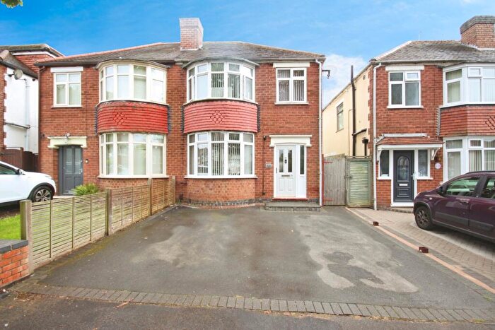 3 Bedroom Semi-Detached House For Sale In Braemar Road, Leamington Spa, Warwickshire, CV32