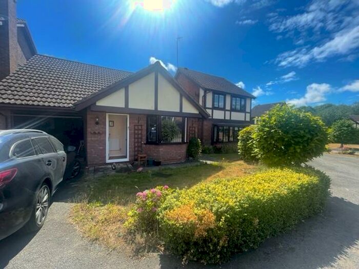 2 Bedroom Bungalow To Rent In Stuart Close, Northampton, NN4